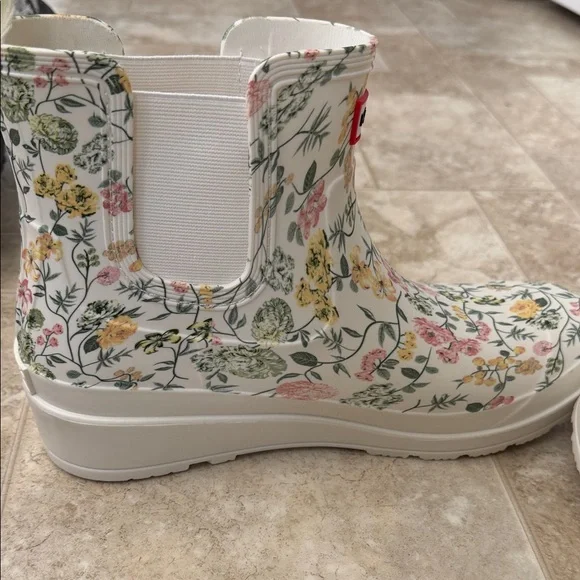 Hunter White Floral Patterned Boots - Picture 7 of 9